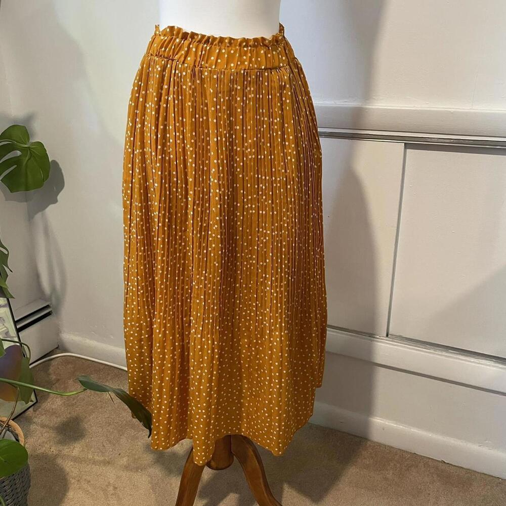 exlura Yellow polka dot midi skirt with elastic waistband. Size: M